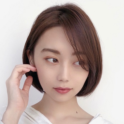 鼻にかかる前髪で小顔効果を！上品な色っぽさが魅力のひし形ボブ