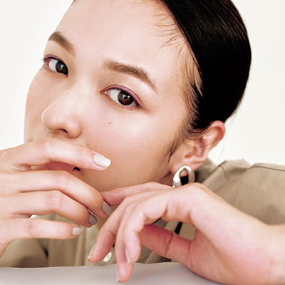 ヴィセ アヴァンのピンクアイライナーでハーフ囲み目に♪ 媚びない色っぽさをプラス【くっきり目元さんの秋メイク】