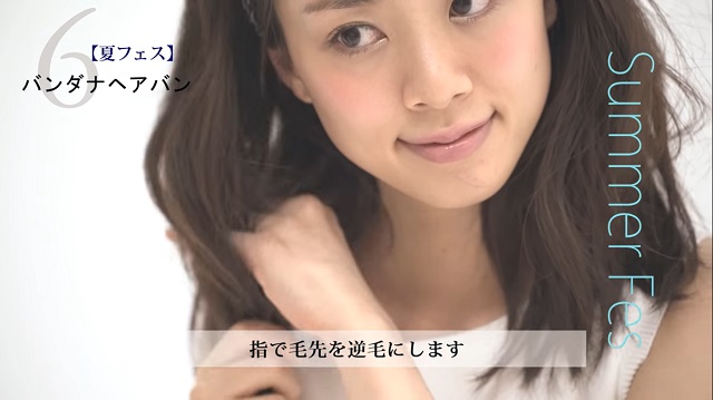 急に垢抜ける バンダナ スカーフの巻き方 アレンジ術 簡単おしゃれ14選 美的 Com 急に垢抜ける バンダナ スカーフの巻き方 アレンジ術 簡単おしゃれ14選 美的 Com