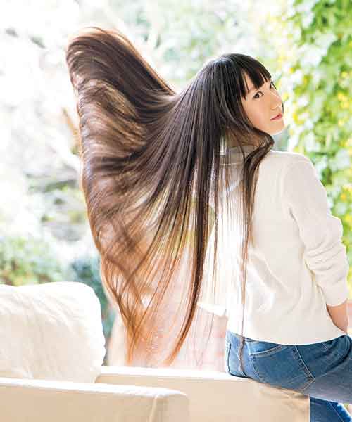 髪にうるおいを与えて目指すはツヤツヤヘア 美髪ヘアモデルの秘密のケア方法とおすすめアイテム 美的 Com