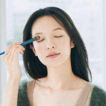 ディオールの透け感発色の最旬アイシャドウパレットで彫りのある美しい目元を演出