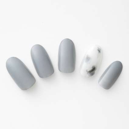 365日ネイル モノトーンに柔らかさを シアーなグレーネイル 美的 Com
