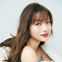 石原さとみさん「リップは3度塗り！ マスクをつけても夜まで落ちないように」｜最近の4つのビューティトピック