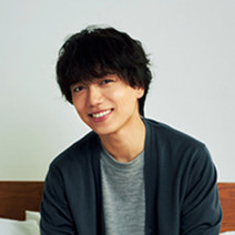 山崎育三郎さんがフレグランスをセレクト｜女性に贈りたい＆自分へのご褒美の香りは？