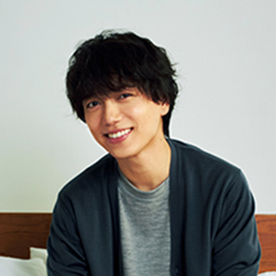 山崎育三郎さんがフレグランスをセレクト｜女性に贈りたい＆自分へのご褒美の香りは？