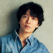 山崎育三郎さんインタビュー「16歳の甘く切ない思い出が香りによって鮮烈に蘇る」
