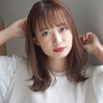 マスクでも崩れにくいシースルー前髪なら、ぱつっとカットした短めが今っぽい！