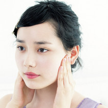夜のむくみケア｜翌朝の顔がパンパン…を予防！クレンジングしながら「静脈マッサージ」を習慣に