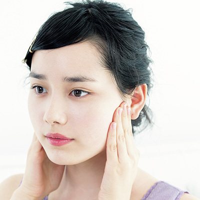 夜のむくみケア｜翌朝の顔がパンパン…を予防！クレンジングしながら「静脈マッサージ」を習慣に