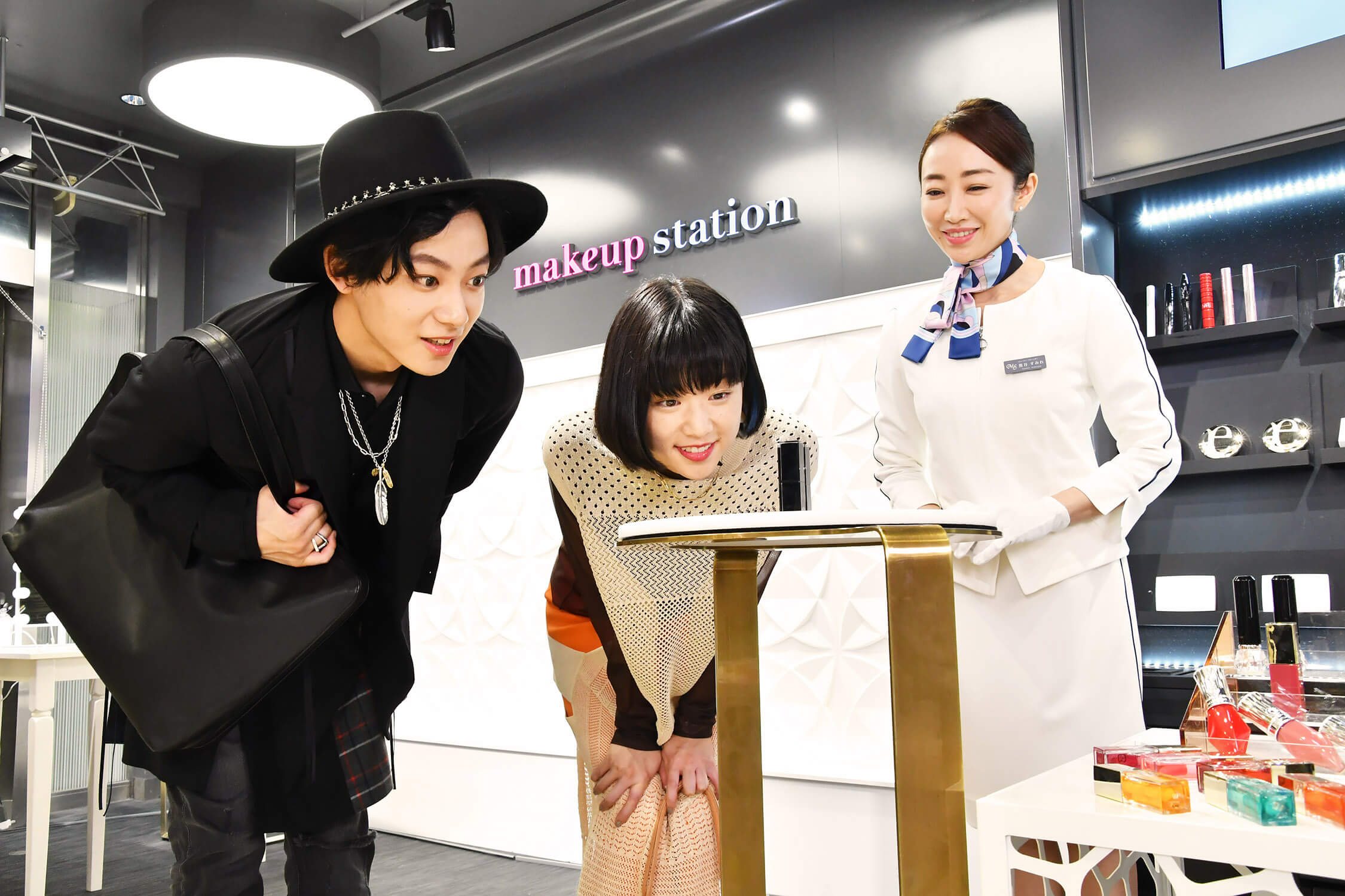 井上祐貴、ヒールを履いてメイクもばっちりの美しすぎる男性に！『だから私はメイクする』第4話