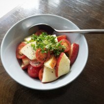 高い栄養価を誇る食材コンビで“医者いらず”サラダ！「ミニトマトとリンゴのさっぱりサラダ」Today’s SALAD #142