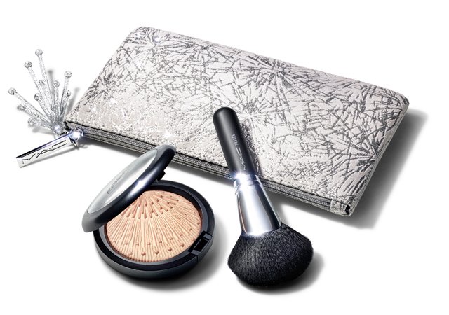mac_fy21_frostedfireworks_firelitkit_champagne_bagandproducts_3000x3000
