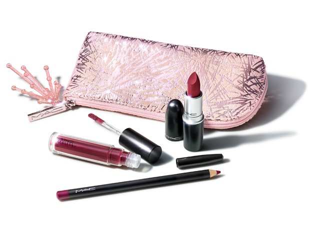 mac_fy21_frostedfireworks_firewerkitlipkit_berry_bagandproducts_3000x3000