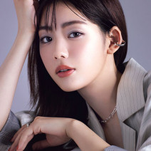 人気H&M長井かおり式ハイライト＆シェーディング｜9割メイクを終えてからの“後のせ陰影”がカギ！