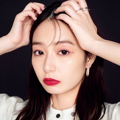 宇垣美里さんの海外旅行に行ったつもりメイク｜ジバンシイの限定赤リップをつけて気分だけでもNYへ♪