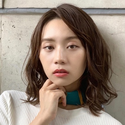 伸ばしかけのヘアでも洒落見えするボブは、クールな束感と柔らかウェーブがカギ！