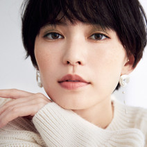 アイシャドウの締め色は“あえてキワ抜き”すると目元ぱっちり｜冬の掟破りメイク