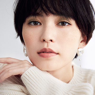 アイシャドウの締め色は“あえてキワ抜き”すると目元ぱっちり｜冬の掟破りメイク