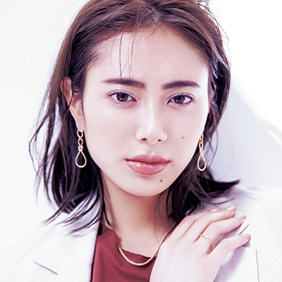 モデル・土屋巴瑞季さんのベストコスメ｜クリスチャン ルブタンのマットリップ＆ネイルのこっくりカラーがお気に入り♪