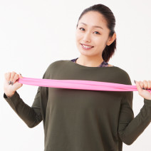 安藤美姫さんのチューブエクササイズ｜効率よく負荷を高められる注目のトレーニング法を大公開