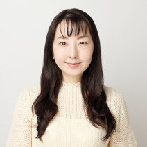 アウトバストリートメントのつけ方でまとまりの良い髪に！|広がりやすい髪の一因であるダメージケアHow to【美容賢者の髪コンプレックス解消vol. 139】