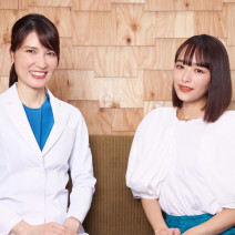 近藤千尋さんと友利新先生の「子育て美容」の秘訣を公開！陶器のような美肌にうっとり