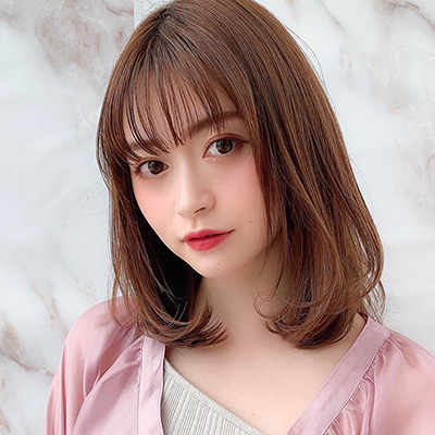 長め前髪とラテ系ベージュならモテヘア確実！幅狭め前髪で小顔効果も