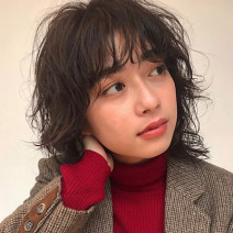 大人ミディアムヘアは無造作パーマでおしゃれヘアに早変わり！