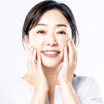 奇跡の63歳・天野佳代子が選ぶメンタルが落ち気味のときに効くコスメは？【カヨッキズム volume.11】