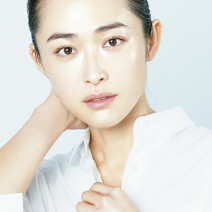【絶対崩さないベースメイク】たった2アイテムでOK！マスク下でもキレイが長もちする極意｜美的GRAND