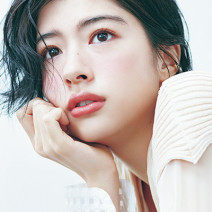 女優・佐久間由衣さん｜温もり感をメイクでプラス！ 寒い冬も一緒に過ごしたくなる美人顔に変身
