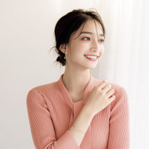 粉感ゼロのファンデーションがランクイン！ 2位マキアージュ、1位は？｜美的2020読者ベストコスメ