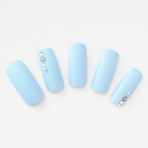 【365日ネイル】ラインストーンですっきり感UP！冬晴れをイメージしたペールブルーネイル