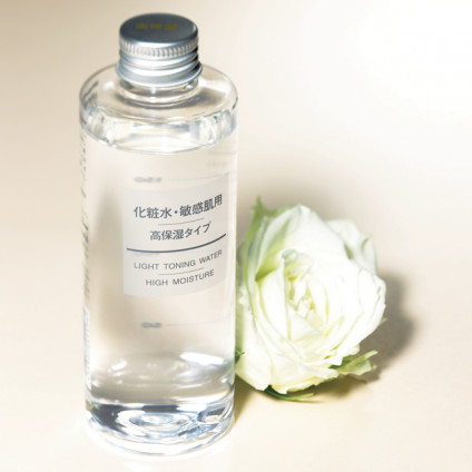 大人気の無印良品 化粧水・敏感肌用・高保湿タイプ｜基本の使い方と一緒に使えるおすすめアイテムも