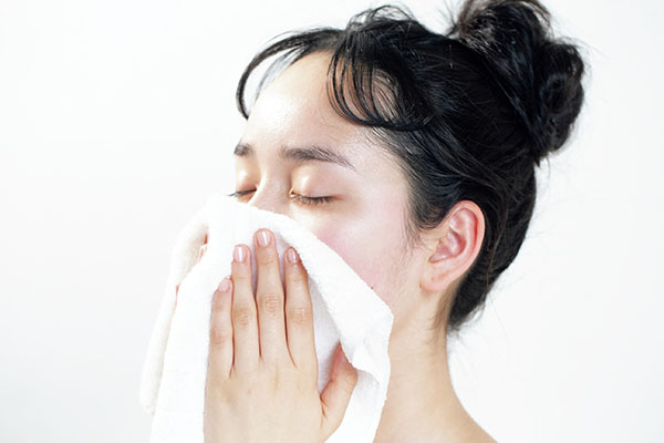 顔 足裏 かかと 角質 の正しい取り方 美のプロおすすめのアイテムも必見 美的 Com