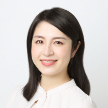フワフワと飛び出るトップの髪をピンポイントに押さえ込む秘密のワザ！【美容賢者の髪コンプレックス解消vol. 147】