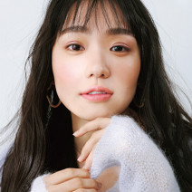 女優・奈緒さん｜MiMCのくすみトーンが今っぽい♪ 甘めの色でも大人っぽく変身