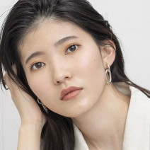 オレンジ×イエローの今っぽ囲み目メイクに挑戦｜次世代ビューティモデルが美的メイクで変身