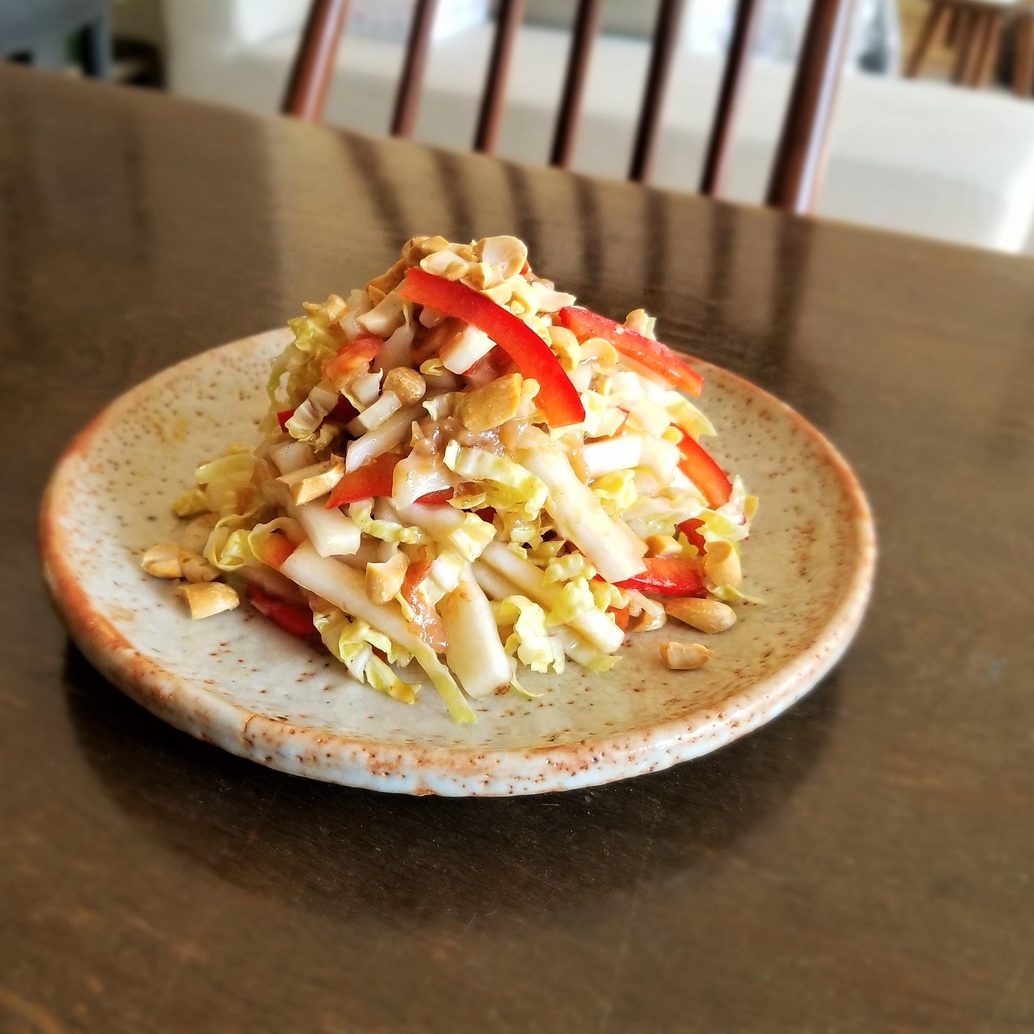 鍋で残った白菜は、“美上げ”サラダに変身♪「白菜とパプリカのたたき梅酢サラダ」Today’s SALAD #154