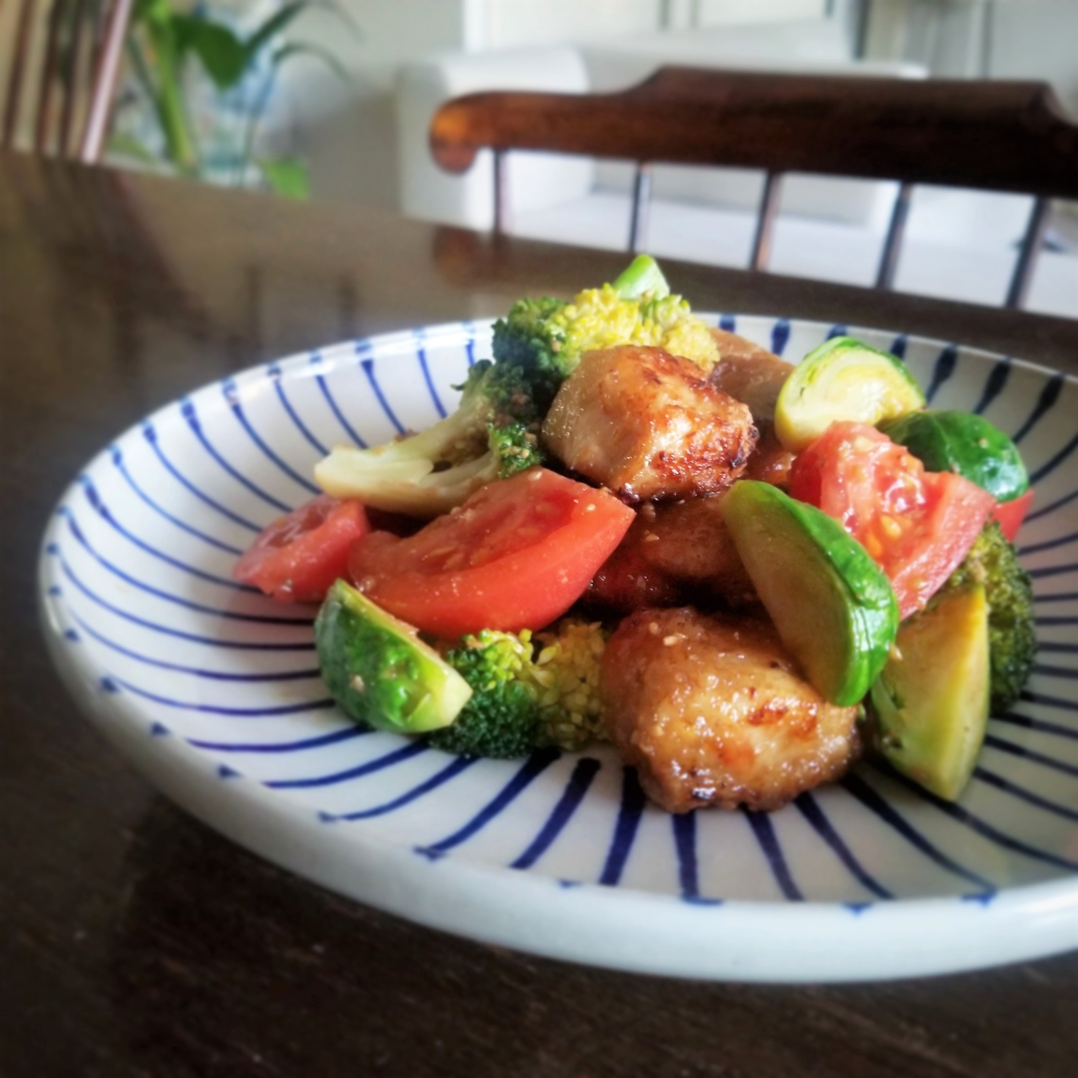 唐揚げサラダで、ヘルシーにキレイ底上げ♪「彩り野菜と鶏唐揚げのゴロゴロサラダ」Today’s SALAD #151