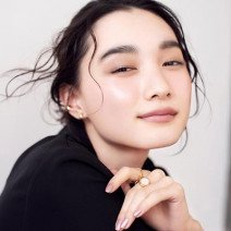 顔が丸くて鼻が低い…「儚げ顔」にぴったりの2021春チークは？｜なりたい印象別にご紹介