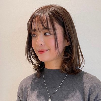丸顔さんに朗報！小顔見せもかなう大人気のくびれミディ