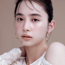 【シーン別】デートや女子会、オフィスで…最新「ベージュリップ」を使い分け！