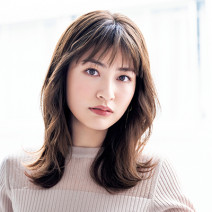 【簡単スタイリング】マンネリになりがちなセミロングヘアをアンニュイな表情に♪