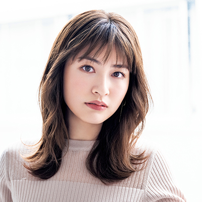 【簡単スタイリング】マンネリになりがちなセミロングヘアをアンニュイな表情に♪