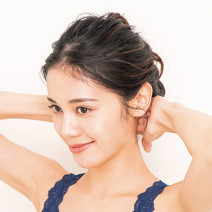首・肩こりのひどい方必見！ 美容研究家の樋口賢介さん直伝のバックゾーンマッサージ法