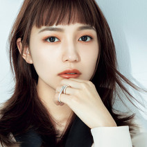 川口春奈が気になる2021春メイク｜なじみのある色で春っぽい顔にバージョンアップ