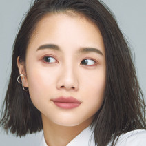 キラッとピンクラインで優しく華やぐ目元に｜ヘア＆メイク林由香里さんの＃美的な春顔