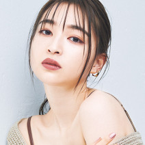 ルナソルの赤みブラウンで媚びないセンシュアルリップに｜ヘア＆メイク岡田知子さんの＃美的な春顔