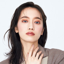 春ブラウンへ更新！軽やかな正統派美人顔へ｜ヘア＆メイク北原果さんの＃美的な春顔
